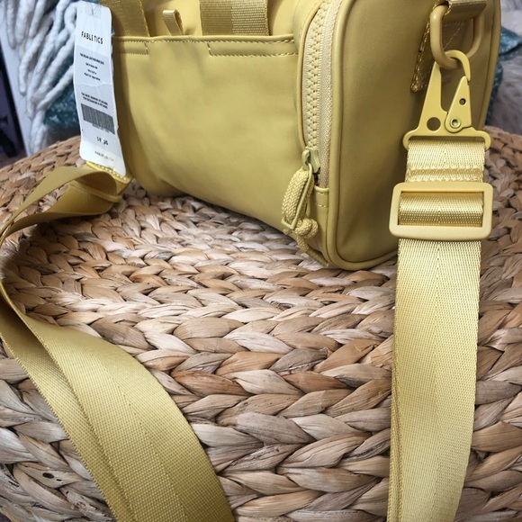 Fabletics Mini Duffle Gym Bag NWT - Picture 4 of 6